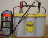 オプティマイエロートップ試験前の簡易バッテリーテスター測定
